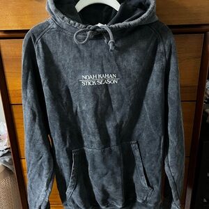 Noah Kahan 2023 tour hoodie